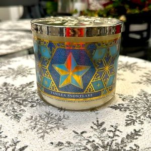 Bath & Body Works Vanilla Snowflake 3-Wick Candle. Retired.  New, unburned.